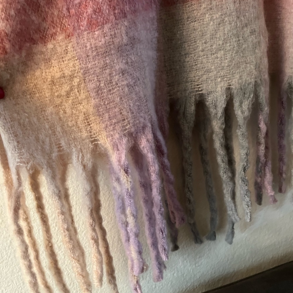 Beautiful Fringed Piece - Picture 10 of 12